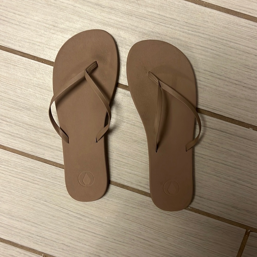 Volcom Nude Flip Flops Size 10